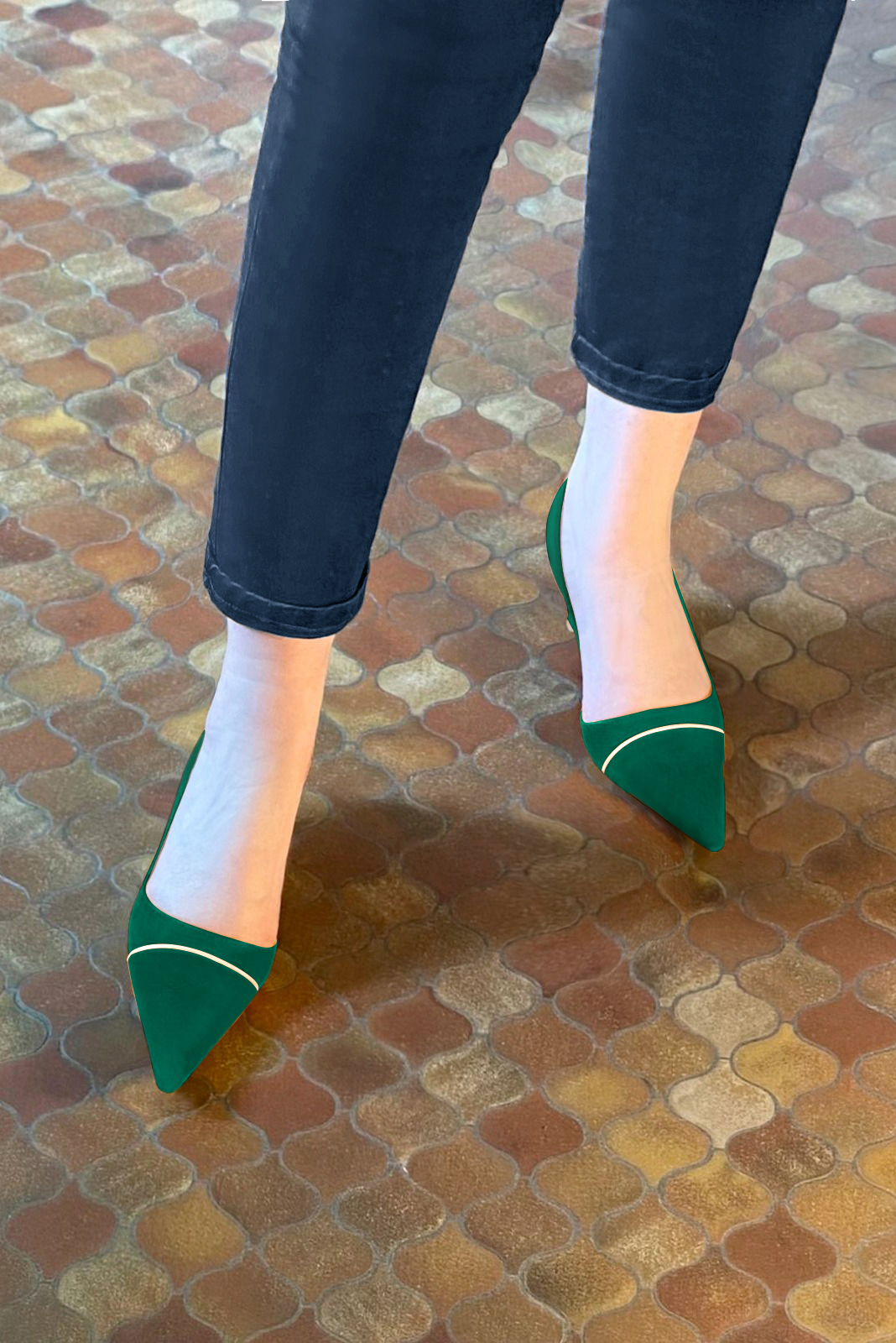 Emerald green and gold women's slingback shoes. Pointed toe. Medium spool heels. Top view - Florence KOOIJMAN